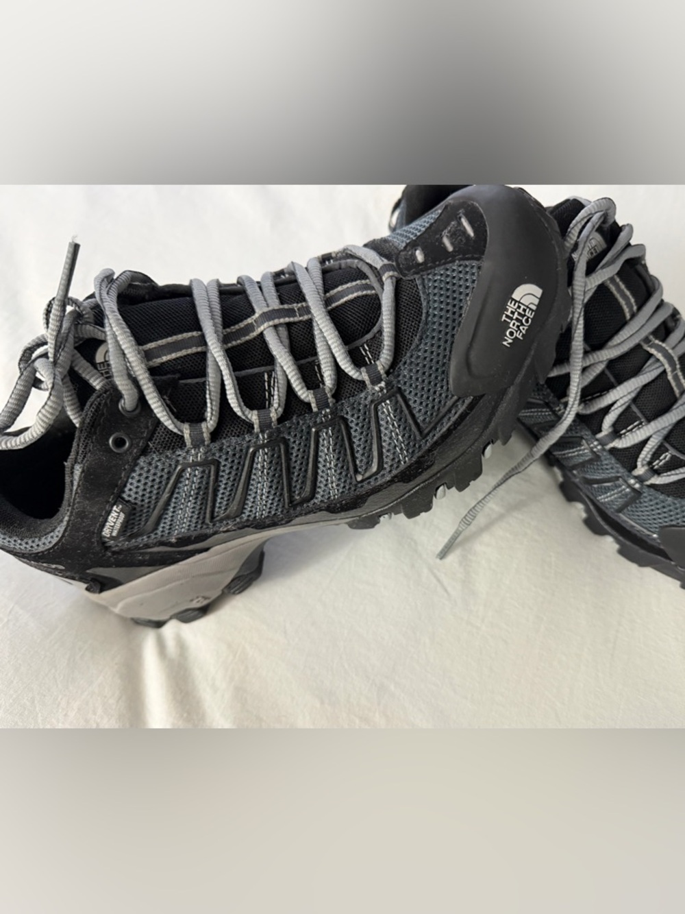 North Face Men's Black/Gray Trail sneaker, ultra 109 sz 8 , dryvent, waterproof